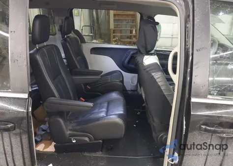 2016 Chrysler Town & Country Touring z USA, uszkodzony, nr VIN 2C4RC1BG5GR147896